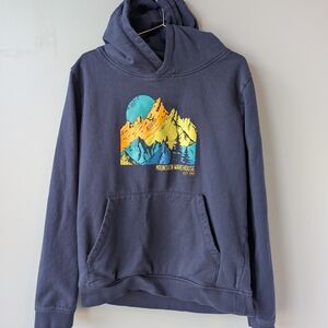 Mountain Hardwear Navy Hoodie with Multicolor Mountain Graphic